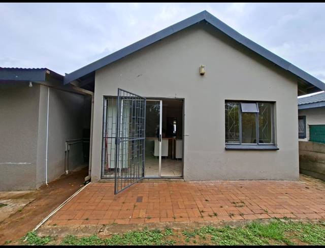 3 BEDROOM HOUSE FOR SALE IN THREE RIVERS